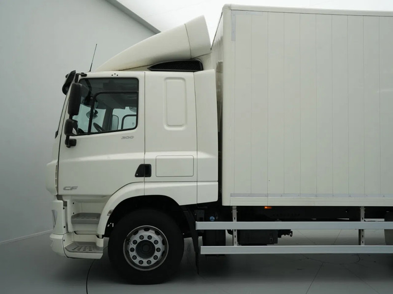 DAF CF 300 FA Sleeping Cab, New APK, Full Tank, New Tacho, 2t Laadklep - Caminhão furgão: foto 2 DAF CF 300 FA Sleeping Cab, New APK, Full Tank, New Tacho, 2t Laadklep - Caminhão furgão: foto 2