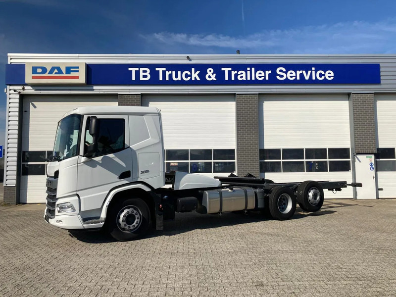 DAF XD 450 FAN CHASSIS SLEEPER CAB PTO STEERING LIFTAXLE 480WB - NEW - Caminhão chassi: foto 1 DAF XD 450 FAN CHASSIS SLEEPER CAB PTO STEERING LIFTAXLE 480WB - NEW - Caminhão chassi: foto 1