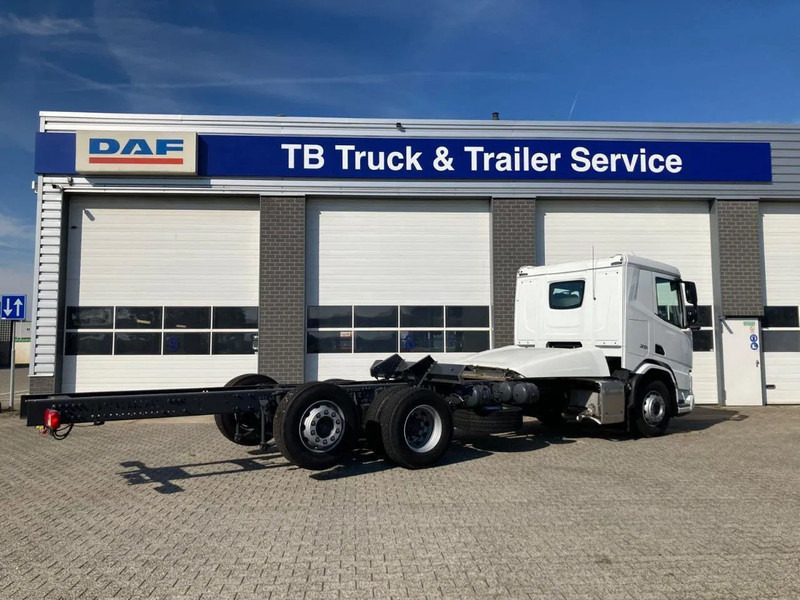 DAF XD 450 FAN CHASSIS SLEEPER CAB PTO STEERING LIFTAXLE 480WB - NEW - Caminhão chassi: foto 3 DAF XD 450 FAN CHASSIS SLEEPER CAB PTO STEERING LIFTAXLE 480WB - NEW - Caminhão chassi: foto 3