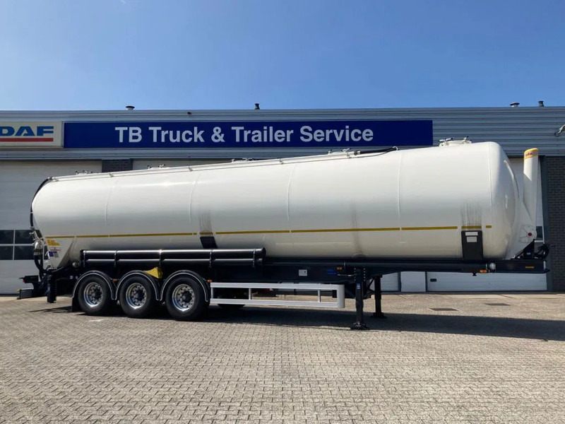 Kässbohrer SSK 50 / 5 - 10 / 24 - 50m3 kiep silo met 1x liftas en Alcoa Dura Bright velgen - Semirreboque tanque: foto 2 Kässbohrer SSK 50 / 5 - 10 / 24 - 50m3 kiep silo met 1x liftas en Alcoa Dura Bright velgen - Semirreboque tanque: foto 2