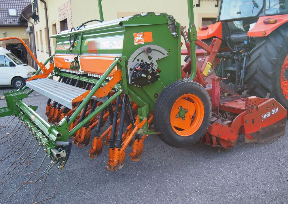 Agregat uprawowo-siewny Amazone HRB 301 I D9-30 2005 Agregat uprawowo siewny KUHN AMAZONE szerokość robocza 3m - Semeadora combinada: foto 3 Agregat uprawowo-siewny Amazone HRB 301 I D9-30 2005 Agregat uprawowo siewny KUHN AMAZONE szerokość robocza 3m - Semeadora combinada: foto 3