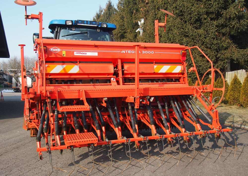 Agregat uprawowo-siewny Kuhn Kuhn HRB302D I INTEGRA 3000 2002 Brona wirowa + siewnik KUHN agregat uprawowo-siewny 3m - Semeadora combinada: foto 5 Agregat uprawowo-siewny Kuhn Kuhn HRB302D I INTEGRA 3000 2002 Brona wirowa + siewnik KUHN agregat uprawowo-siewny 3m - Semeadora combinada: foto 5