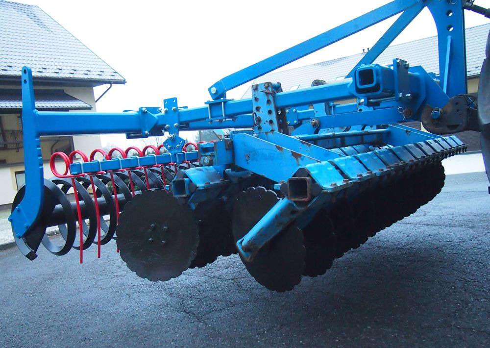 Brona talerzowa Rabe Werk RABE WERK Fielo biro 3000 2006 Brona talerzowa RABE - Grades de discos: foto 3 Brona talerzowa Rabe Werk RABE WERK Fielo biro 3000 2006 Brona talerzowa RABE - Grades de discos: foto 3