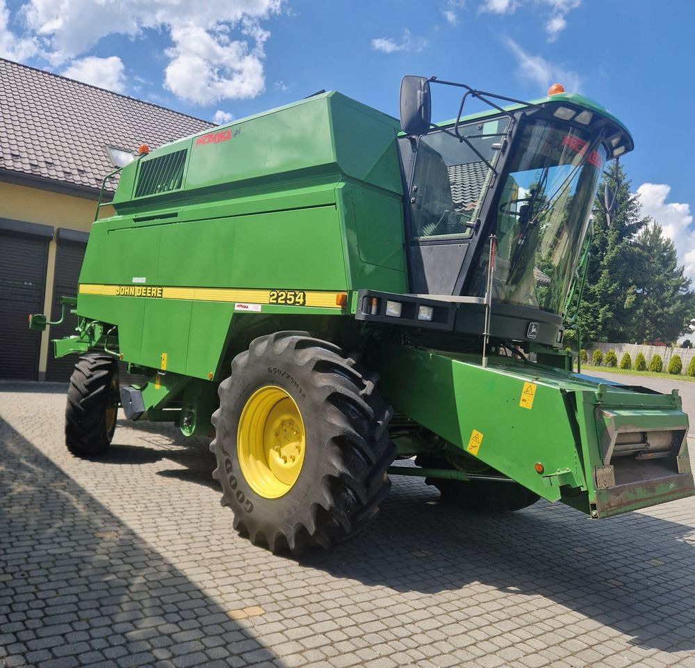 Kombajn zbożawy John deere 2254 2000 Kombajn John Deere JD - Ceifeira debulhadora: foto 1 Kombajn zbożawy John deere 2254 2000 Kombajn John Deere JD - Ceifeira debulhadora: foto 1