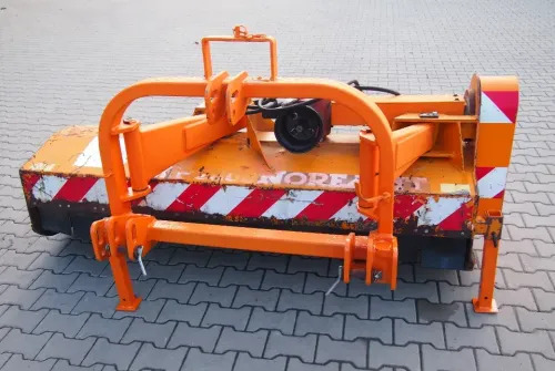 Kosiarka bijakowa 2M 2005 Szerokość robocza 2m - Triturador de martelos: foto 1 Kosiarka bijakowa 2M 2005 Szerokość robocza 2m - Triturador de martelos: foto 1