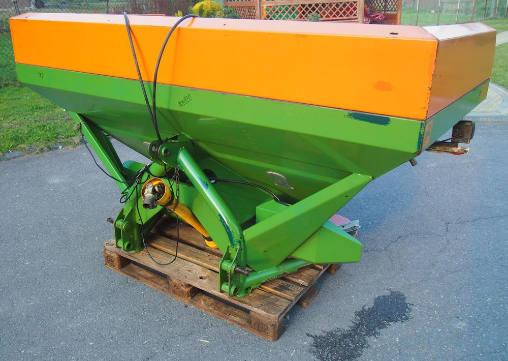Rozsiewacz nawozów Amazone ZU-A1801 18m  Rozsiewacz nawozów Amazone - Distribuidor de fertilizantes: foto 2 Rozsiewacz nawozów Amazone ZU-A1801 18m  Rozsiewacz nawozów Amazone - Distribuidor de fertilizantes: foto 2