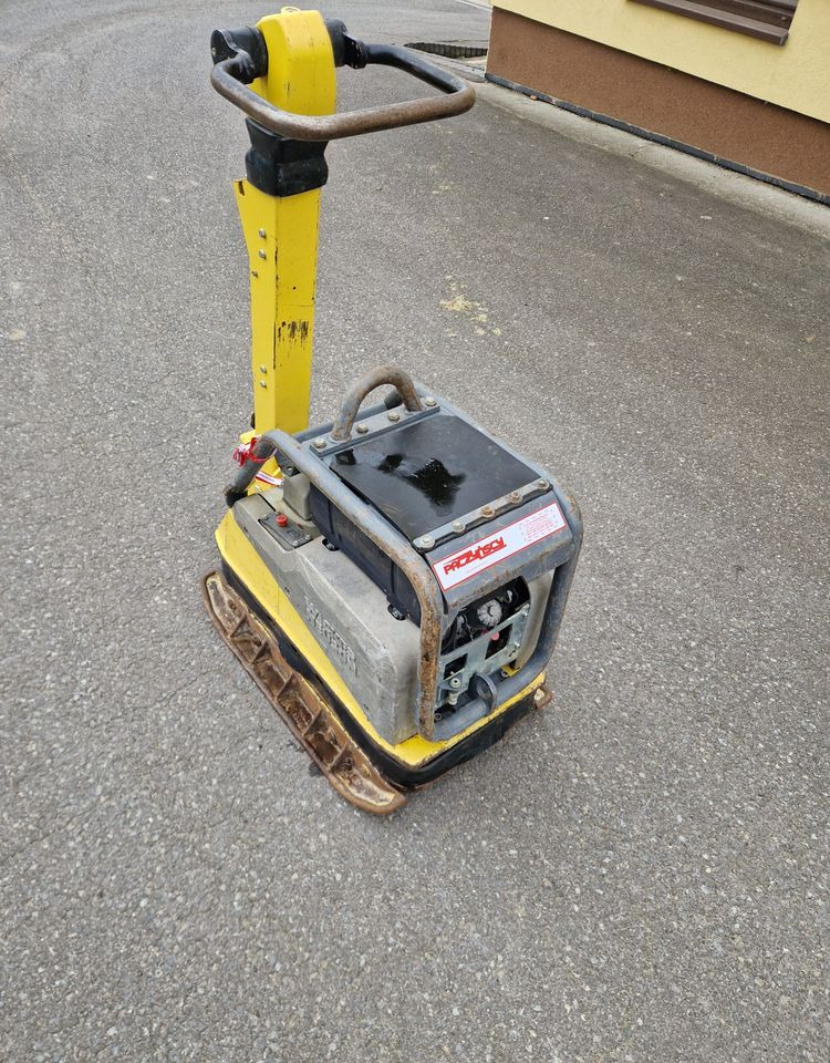 Ubijarka Wacker DPU 4545 2018 Ubijarka zagęszczarka płyta Wacker DPU 4545 - Placas vibratórias: foto 2 Ubijarka Wacker DPU 4545 2018 Ubijarka zagęszczarka płyta Wacker DPU 4545 - Placas vibratórias: foto 2