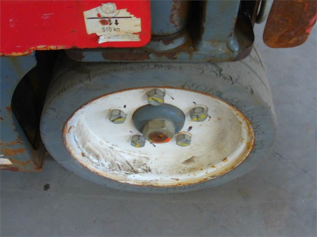 Plataforma de mastro vertical SkyJack SJ16: foto 13 Plataforma de mastro vertical SkyJack SJ16: foto 13