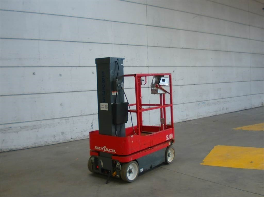 SkyJack SJ16 - Plataforma de mastro vertical: foto 3 SkyJack SJ16 - Plataforma de mastro vertical: foto 3