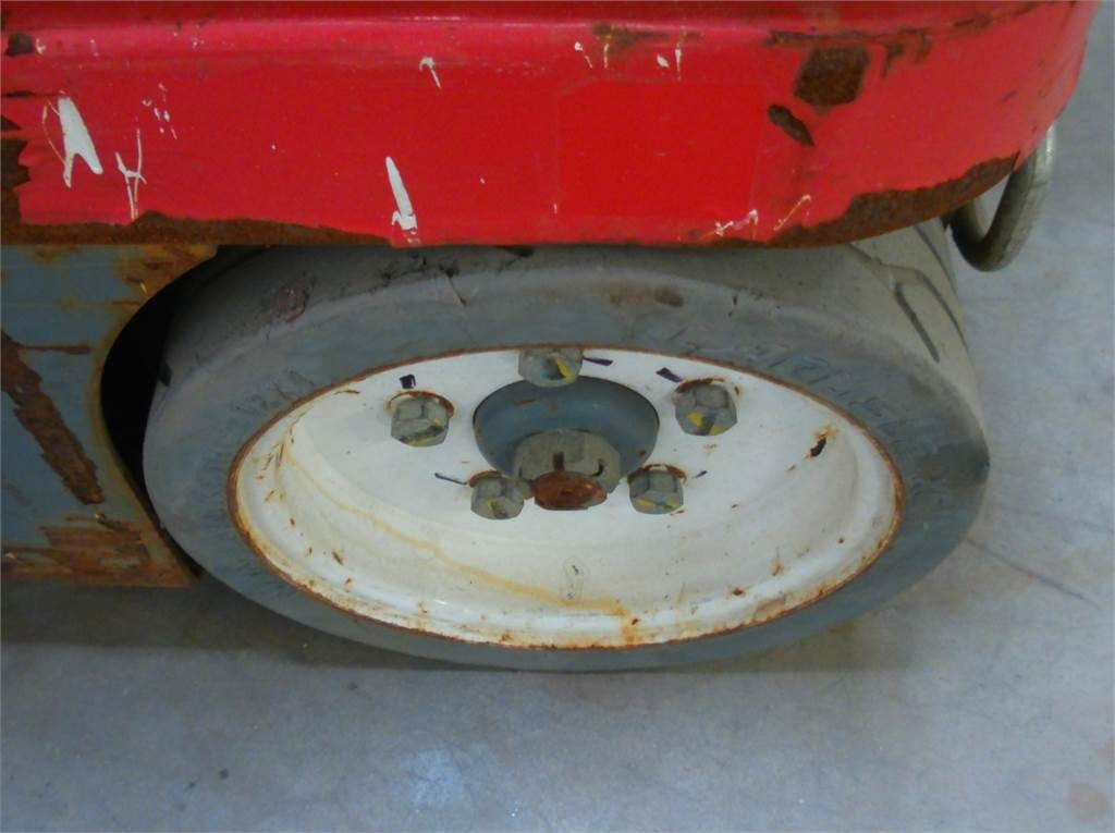 Plataforma de mastro vertical SkyJack SJ16: foto 15 Plataforma de mastro vertical SkyJack SJ16: foto 15