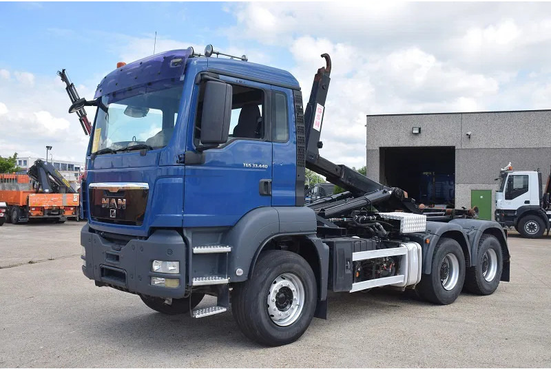 MAN TGS 33.440 - Caminhão polibenne: foto 1 MAN TGS 33.440 - Caminhão polibenne: foto 1