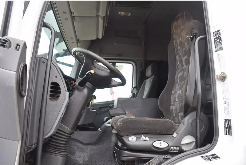 Caminhão furgão Mercedes-Benz Axor 1824: foto 11