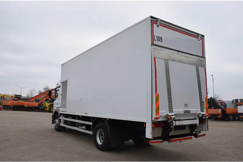 Caminhão furgão Mercedes-Benz Axor 1824: foto 7
