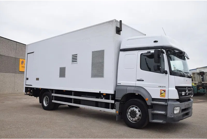 Caminhão furgão Mercedes-Benz Axor 1824: foto 5