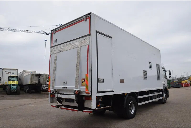 Caminhão furgão Mercedes-Benz Axor 1824: foto 6