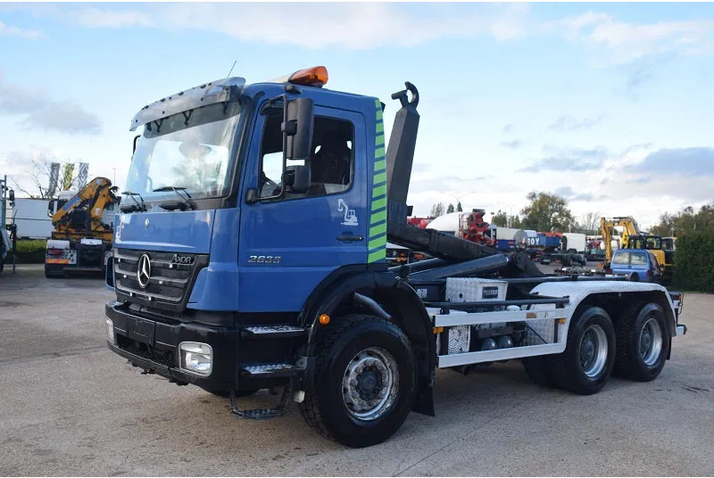 Mercedes-Benz Axor 2633 - Caminhão polibenne: foto 1 Mercedes-Benz Axor 2633 - Caminhão polibenne: foto 1