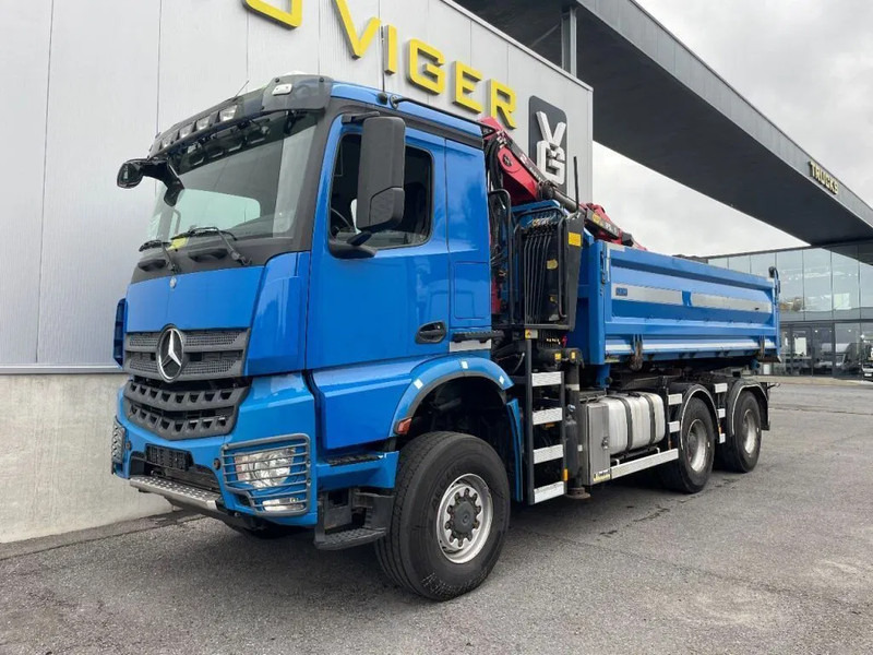 Mercedes-Benz Arocs 3342 *6x6*meegestuurd as*2zijdige kipper*Airco*Bluetooth - Caminhão basculante, Caminhão grua: foto 1 Mercedes-Benz Arocs 3342 *6x6*meegestuurd as*2zijdige kipper*Airco*Bluetooth - Caminhão basculante, Caminhão grua: foto 1