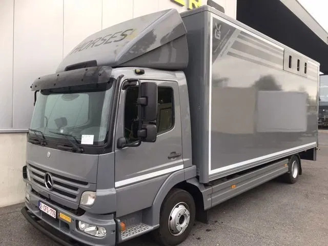 Mercedes-Benz Atego 1018 *Cruise control*Airco*Achteruitrijcamera*elektrische ruiten - Caminhão para transporte de cavalos: foto 1 Mercedes-Benz Atego 1018 *Cruise control*Airco*Achteruitrijcamera*elektrische ruiten - Caminhão para transporte de cavalos: foto 1