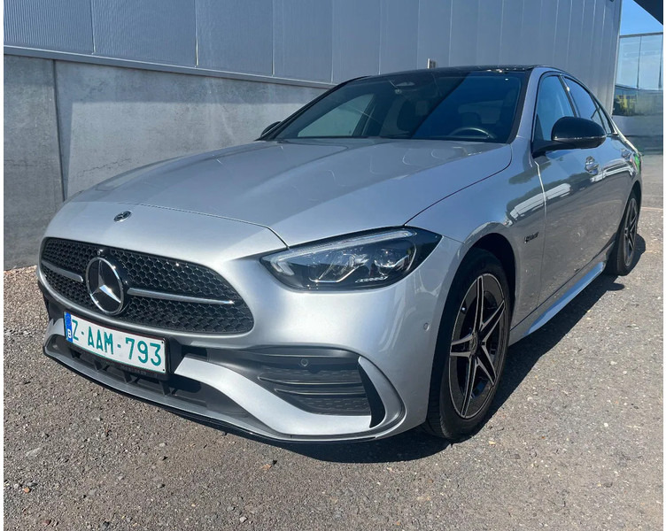 Mercedes-Benz C-Klasse C300e Sedan*AMG PAKKET*NIGHT PAKKET*HEADUPDISPL*360°CAM* - Sedã: foto 1 Mercedes-Benz C-Klasse C300e Sedan*AMG PAKKET*NIGHT PAKKET*HEADUPDISPL*360°CAM* - Sedã: foto 1