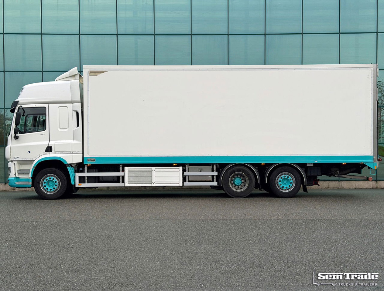DAF CF 450 SC Heiwo Isolated BOX 875 x 250 x 275 INS. Carrier Cooling 340.000 KM Tail Lift Super Condition NEW APK - TUV - Caminhão frigorífico: foto 2 DAF CF 450 SC Heiwo Isolated BOX 875 x 250 x 275 INS. Carrier Cooling 340.000 KM Tail Lift Super Condition NEW APK - TUV - Caminhão frigorífico: foto 2
