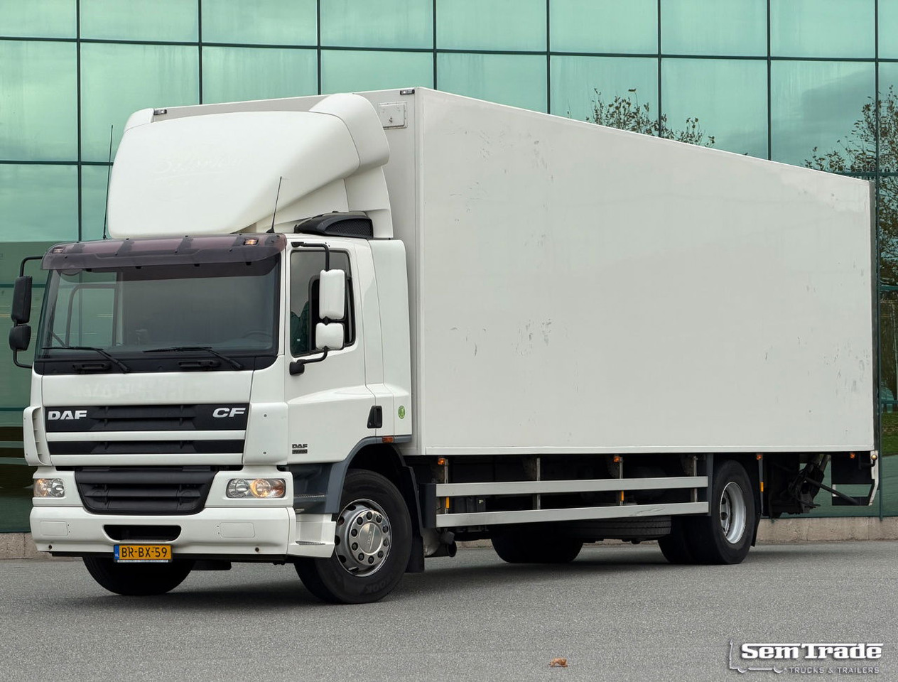 DAF CF 75.250 Euro 3 Manual Gearbox VAN Beurden Isolated BOX Tail Lift Super Condition NL-Truck - Caminhão furgão: foto 1 DAF CF 75.250 Euro 3 Manual Gearbox VAN Beurden Isolated BOX Tail Lift Super Condition NL-Truck - Caminhão furgão: foto 1