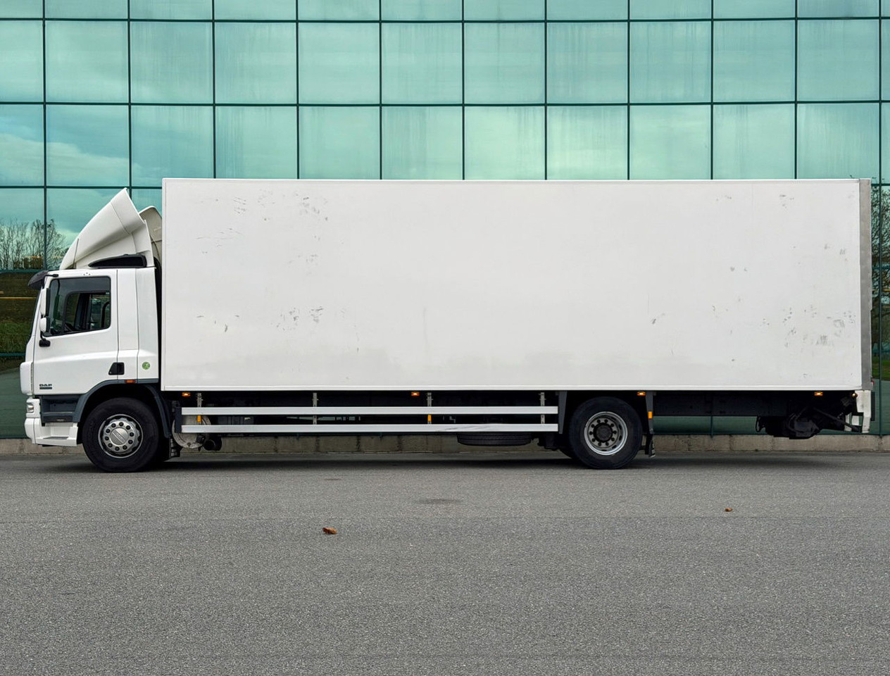 DAF CF 75.250 Euro 3 Manual Gearbox VAN Beurden Isolated BOX Tail Lift Super Condition NL-Truck - Caminhão furgão: foto 2 DAF CF 75.250 Euro 3 Manual Gearbox VAN Beurden Isolated BOX Tail Lift Super Condition NL-Truck - Caminhão furgão: foto 2