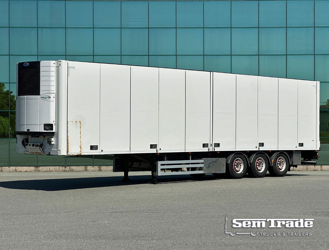 Ekeri 3-AS Multi Temp 1335 x 250 x 271 CM Inside Tail Lift - Semireboque frigorífico: foto 1 Ekeri 3-AS Multi Temp 1335 x 250 x 271 CM Inside Tail Lift - Semireboque frigorífico: foto 1
