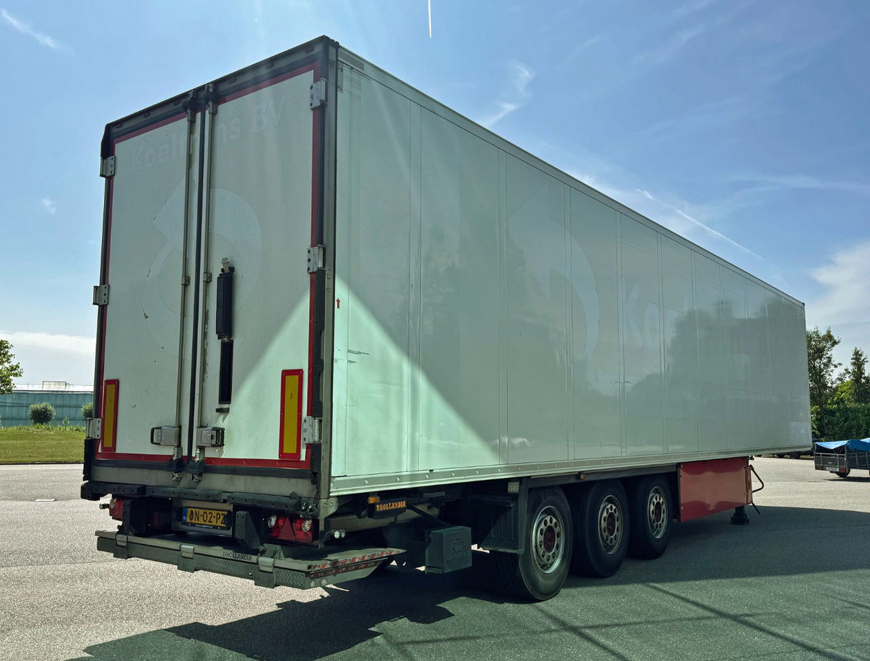 Schmitz Cargobull SCBS3B 270 CM High Flower Wide Liftaxle Tail Lift NL Trailer 6 - Semireboque frigorífico: foto 5 Schmitz Cargobull SCBS3B 270 CM High Flower Wide Liftaxle Tail Lift NL Trailer 6 - Semireboque frigorífico: foto 5