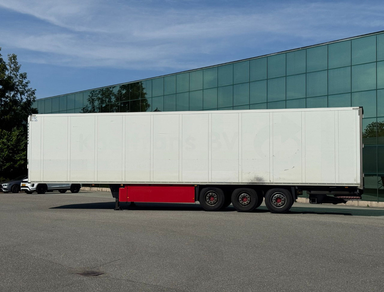 Schmitz Cargobull SCBS3B 270 CM High Flower Wide Liftaxle Tail Lift NL Trailer 6 - Semireboque frigorífico: foto 2 Schmitz Cargobull SCBS3B 270 CM High Flower Wide Liftaxle Tail Lift NL Trailer 6 - Semireboque frigorífico: foto 2