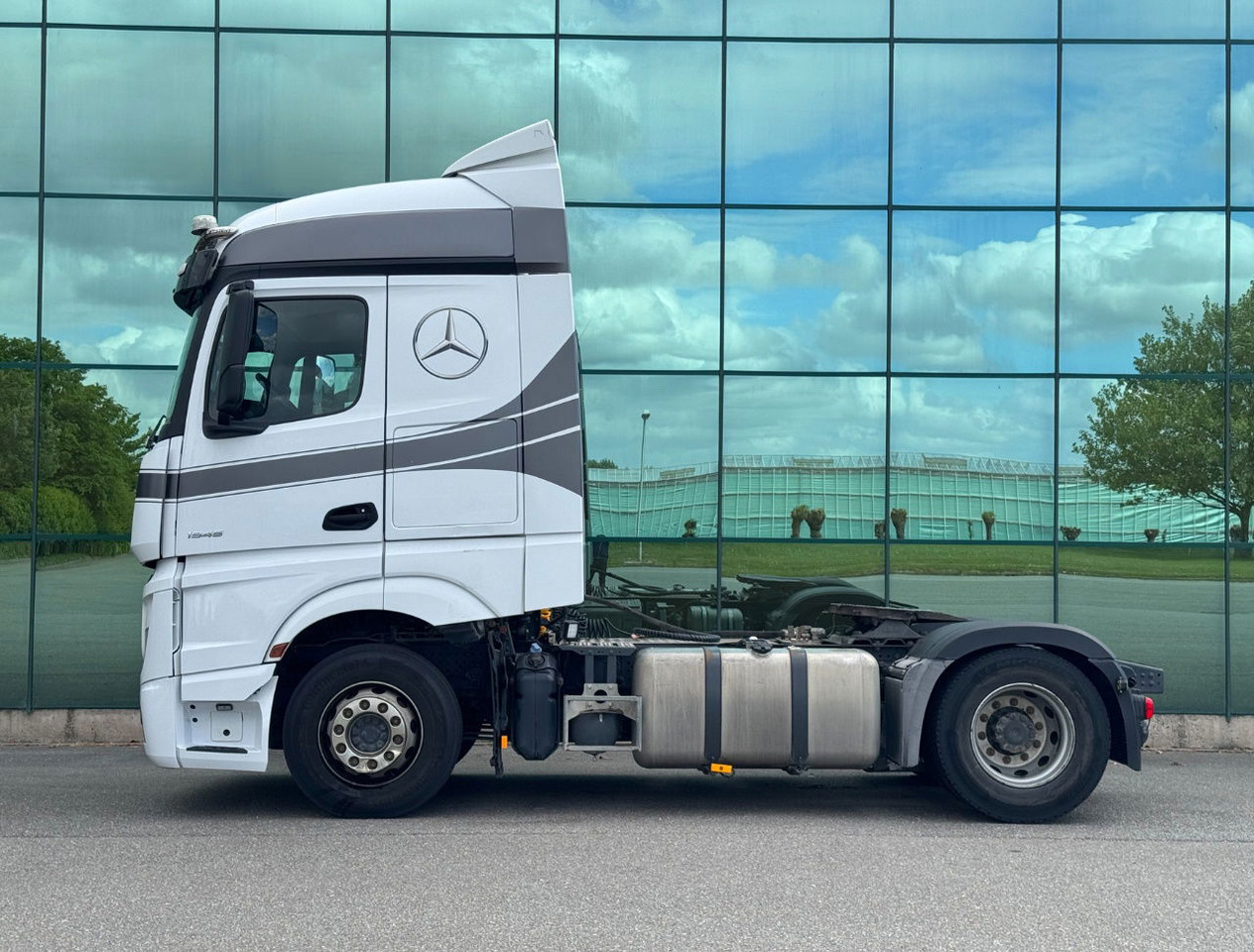 Mercedes-Benz Actros 1945 382.000 KM NEW TUV APK PTO + Hydraulics TOP Condition - Tractor: foto 2 Mercedes-Benz Actros 1945 382.000 KM NEW TUV APK PTO + Hydraulics TOP Condition - Tractor: foto 2