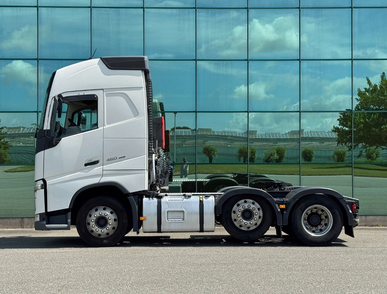 Volvo FH 460 6X2 Only 402.000 KM LB VIN NR I-Parc Cool TOP Condition NL Truck 2 - Tractor: foto 2 Volvo FH 460 6X2 Only 402.000 KM LB VIN NR I-Parc Cool TOP Condition NL Truck 2 - Tractor: foto 2