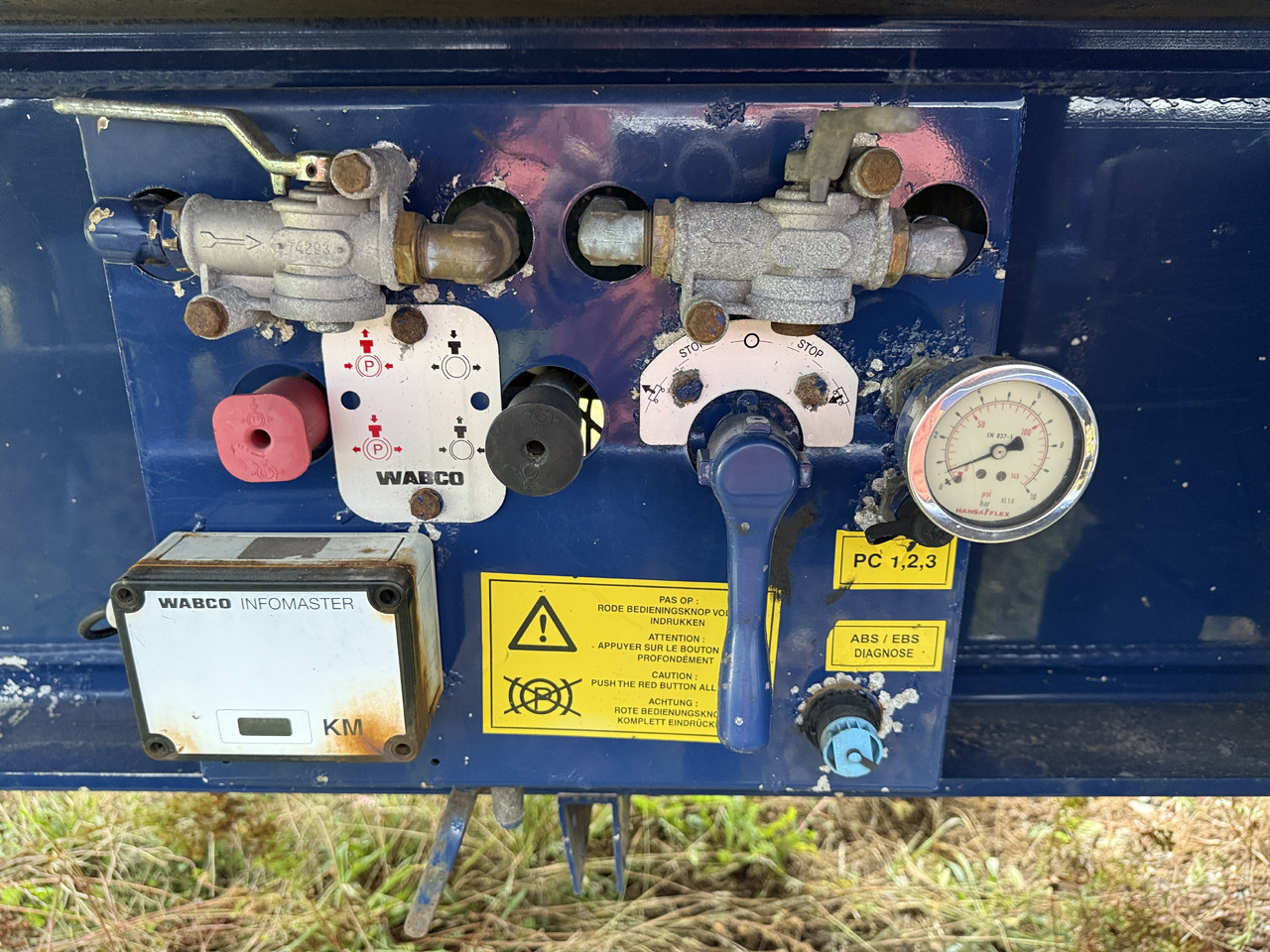 STAS 67m3 ADR classes EX II. FL. OX. AT - Semireboque basculante: foto 5 STAS 67m3 ADR classes EX II. FL. OX. AT - Semireboque basculante: foto 5