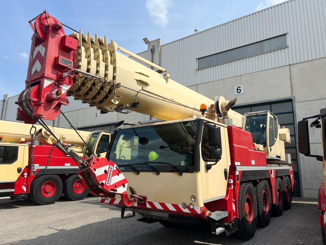 LIEBHERR LTM 1070-4.2 - Guindaste móvel: foto 1 LIEBHERR LTM 1070-4.2 - Guindaste móvel: foto 1