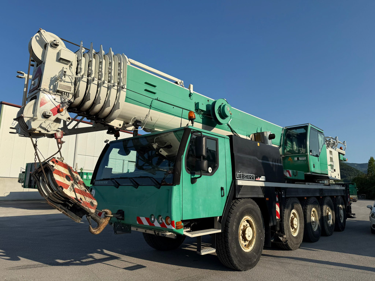 LIEBHERR LTM 1100-5.2 - Guindaste móvel: foto 1 LIEBHERR LTM 1100-5.2 - Guindaste móvel: foto 1