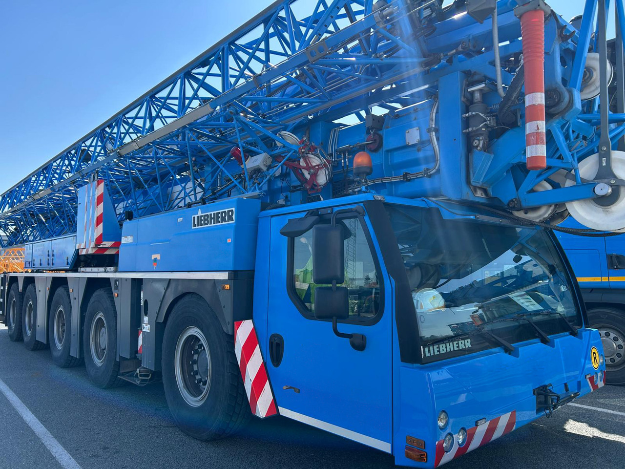 LIEBHERR MK 140 Plus - Guindaste móvel: foto 2 LIEBHERR MK 140 Plus - Guindaste móvel: foto 2