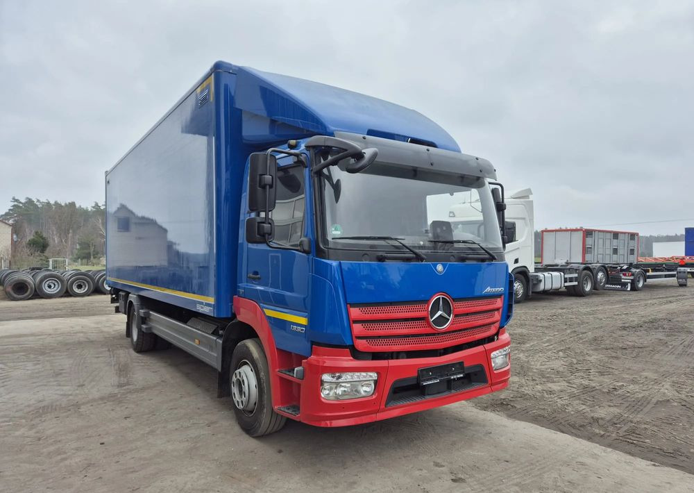 Mercedes-Benz Atego 1330 Euro 6 - Caminhão furgão: foto 2 Mercedes-Benz Atego 1330 Euro 6 - Caminhão furgão: foto 2