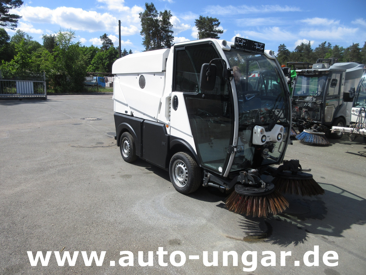 BUCHER CC 1000 Kleinkehrmaschine CityCat 4-Rad Lenkung - Varredora industrial: foto 3 BUCHER CC 1000 Kleinkehrmaschine CityCat 4-Rad Lenkung - Varredora industrial: foto 3