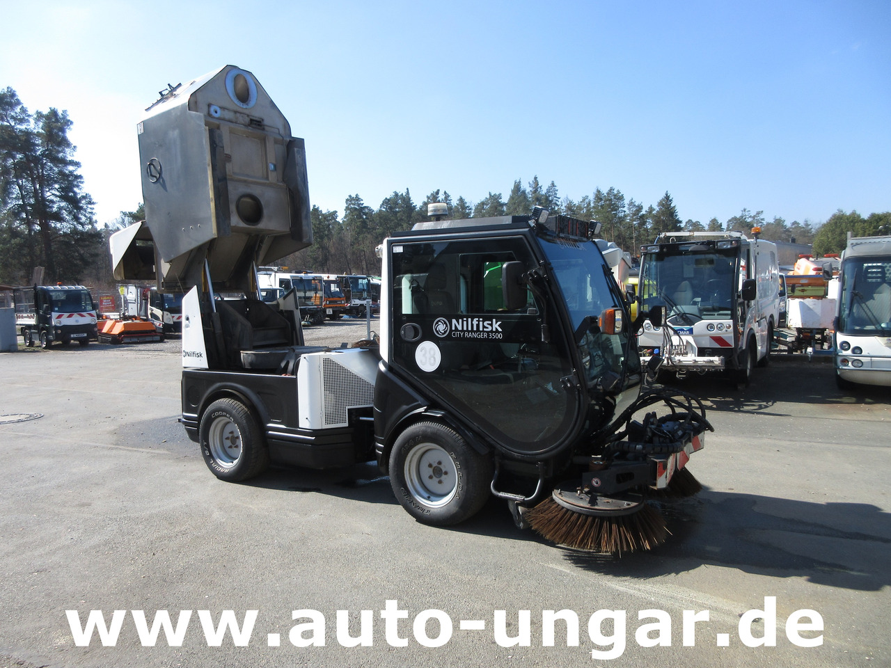 NILFISK CR3500 CityRanger Schmidt Flexigo Multigo 4x4 Kehrmaschine Geräteträger - Varredora urbana: foto 1 NILFISK CR3500 CityRanger Schmidt Flexigo Multigo 4x4 Kehrmaschine Geräteträger - Varredora urbana: foto 1