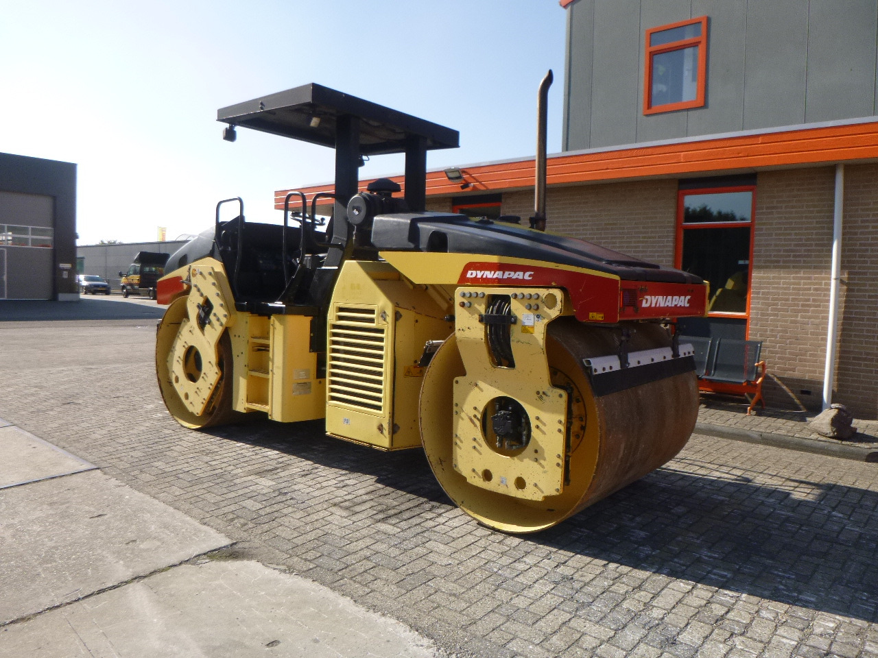 DYNAPAC CC432V - Compactador de asfalto: foto 2 DYNAPAC CC432V - Compactador de asfalto: foto 2