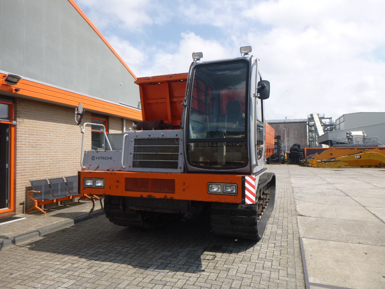 HITACHI CG110D-SC - Dumper de rastos: foto 3 HITACHI CG110D-SC - Dumper de rastos: foto 3