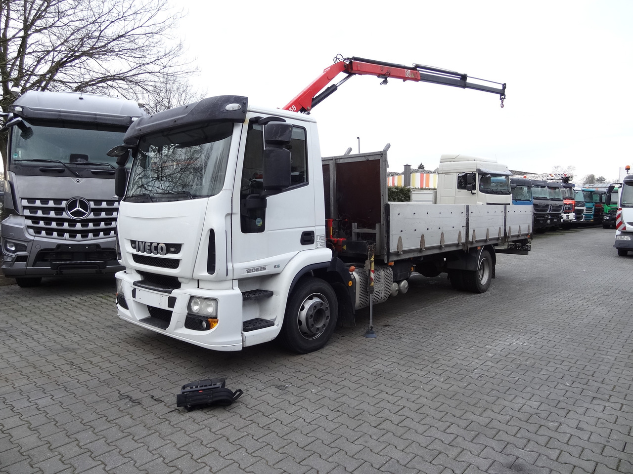 Iveco EuroCargo 120E25 Fassi F38 - Caminhão grua, Camião de caixa aberta/ Plataforma: foto 1 Iveco EuroCargo 120E25 Fassi F38 - Caminhão grua, Camião de caixa aberta/ Plataforma: foto 1