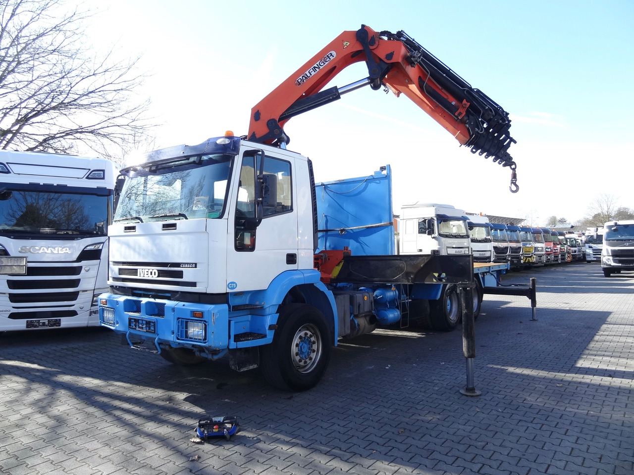 Iveco EuroTrakker 260E31 6X4 Palfinger 36002 - Camião de caixa aberta/ Plataforma, Caminhão grua: foto 1 Iveco EuroTrakker 260E31 6X4 Palfinger 36002 - Camião de caixa aberta/ Plataforma, Caminhão grua: foto 1