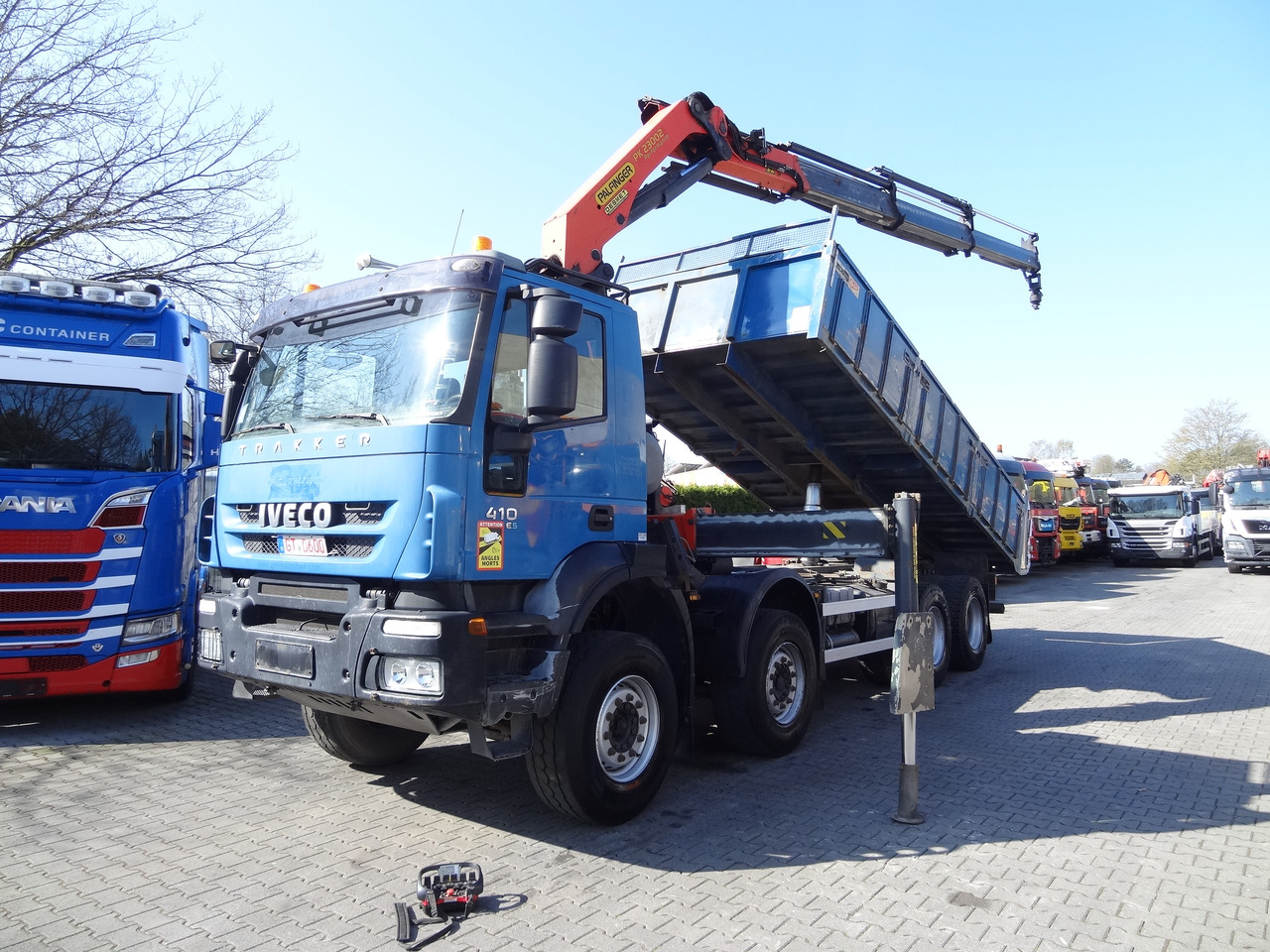 Iveco Trakker AD340T41 8X4 Kipper Kran Palfinger 23002 - Caminhão basculante, Caminhão grua: foto 1 Iveco Trakker AD340T41 8X4 Kipper Kran Palfinger 23002 - Caminhão basculante, Caminhão grua: foto 1