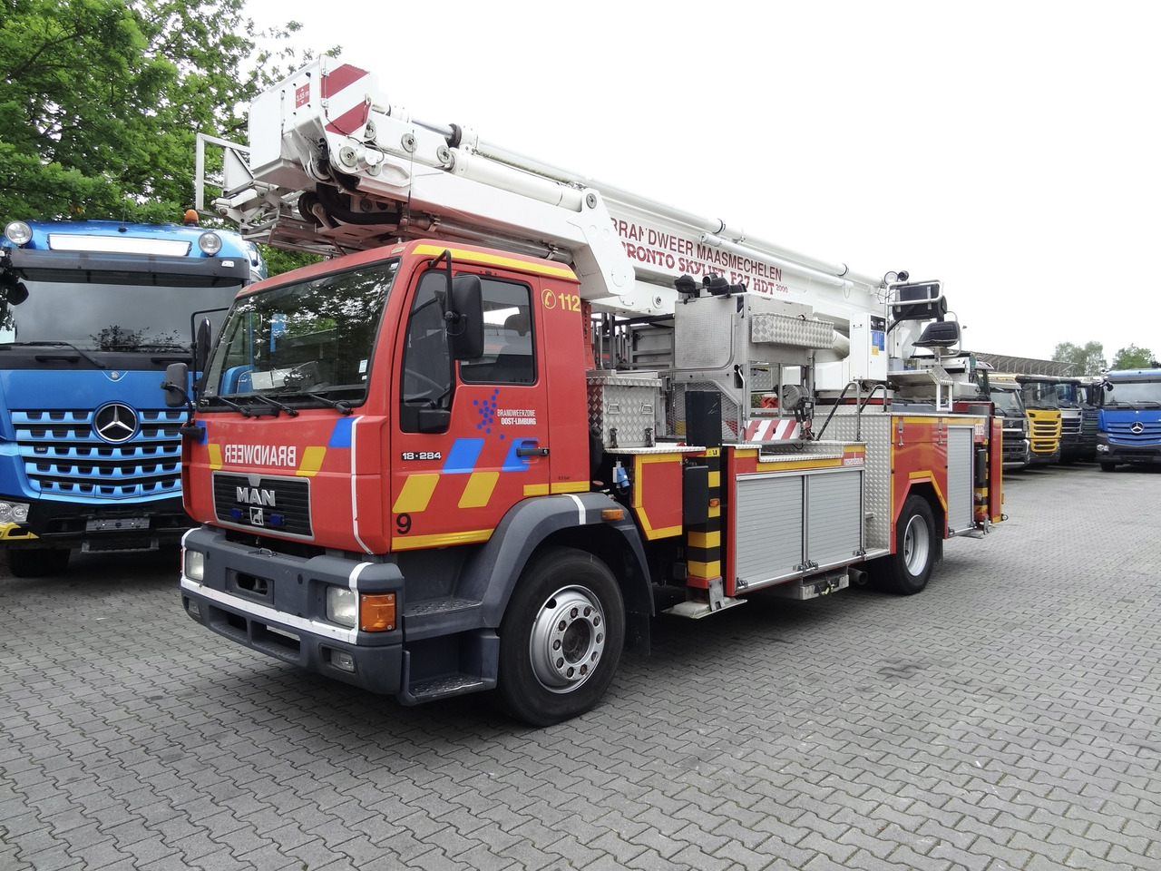MAN L2000 18.284 Feuerwehr Bronto Skylift 27 Meter - Caminhão com plataforma aérea: foto 1 MAN L2000 18.284 Feuerwehr Bronto Skylift 27 Meter - Caminhão com plataforma aérea: foto 1
