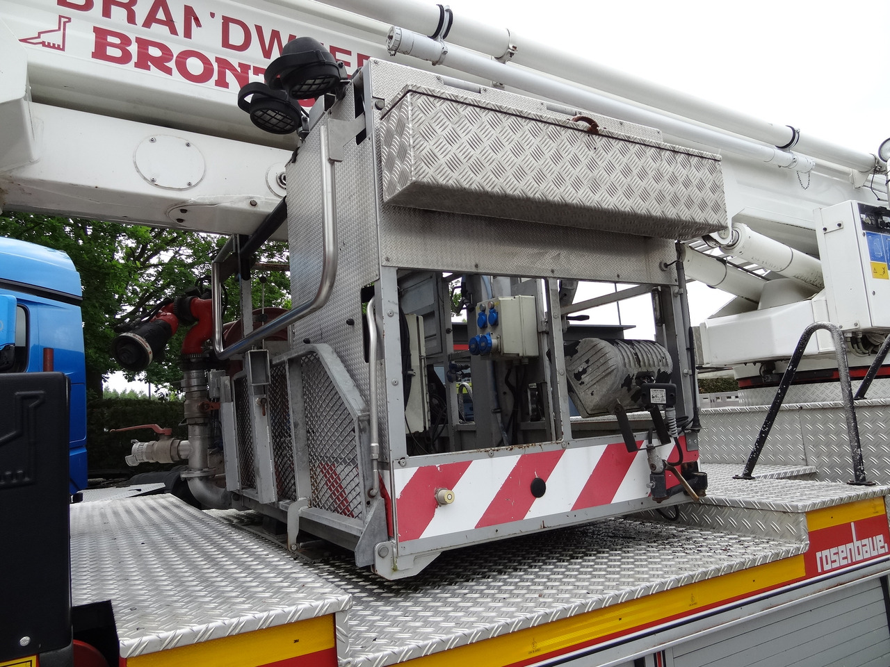 MAN L2000 18.284 Feuerwehr Bronto Skylift 27 Meter - Caminhão com plataforma aérea: foto 3 MAN L2000 18.284 Feuerwehr Bronto Skylift 27 Meter - Caminhão com plataforma aérea: foto 3