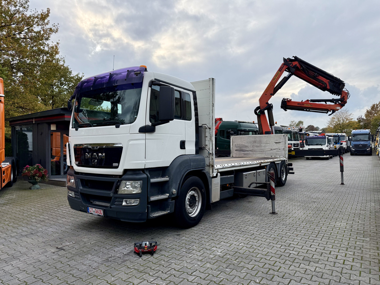 MAN TGS 26.360 6X2 Palfinger 27002 bis 26.5 Meter - Camião de caixa aberta/ Plataforma, Caminhão grua: foto 1 MAN TGS 26.360 6X2 Palfinger 27002 bis 26.5 Meter - Camião de caixa aberta/ Plataforma, Caminhão grua: foto 1
