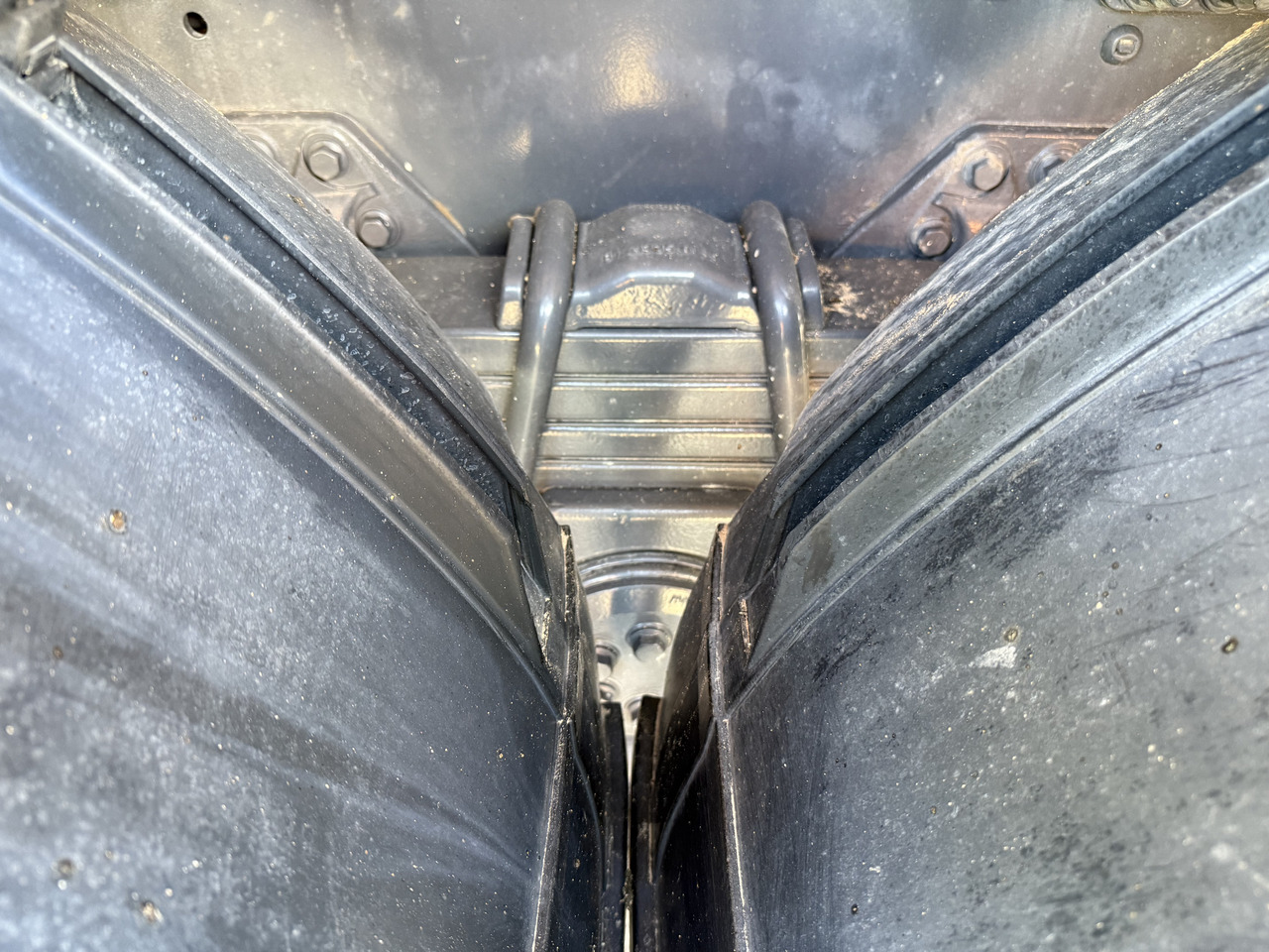 MAN TGS 41.500 8X6 BB Meiller - Caminhão basculante: foto 3 MAN TGS 41.500 8X6 BB Meiller - Caminhão basculante: foto 3