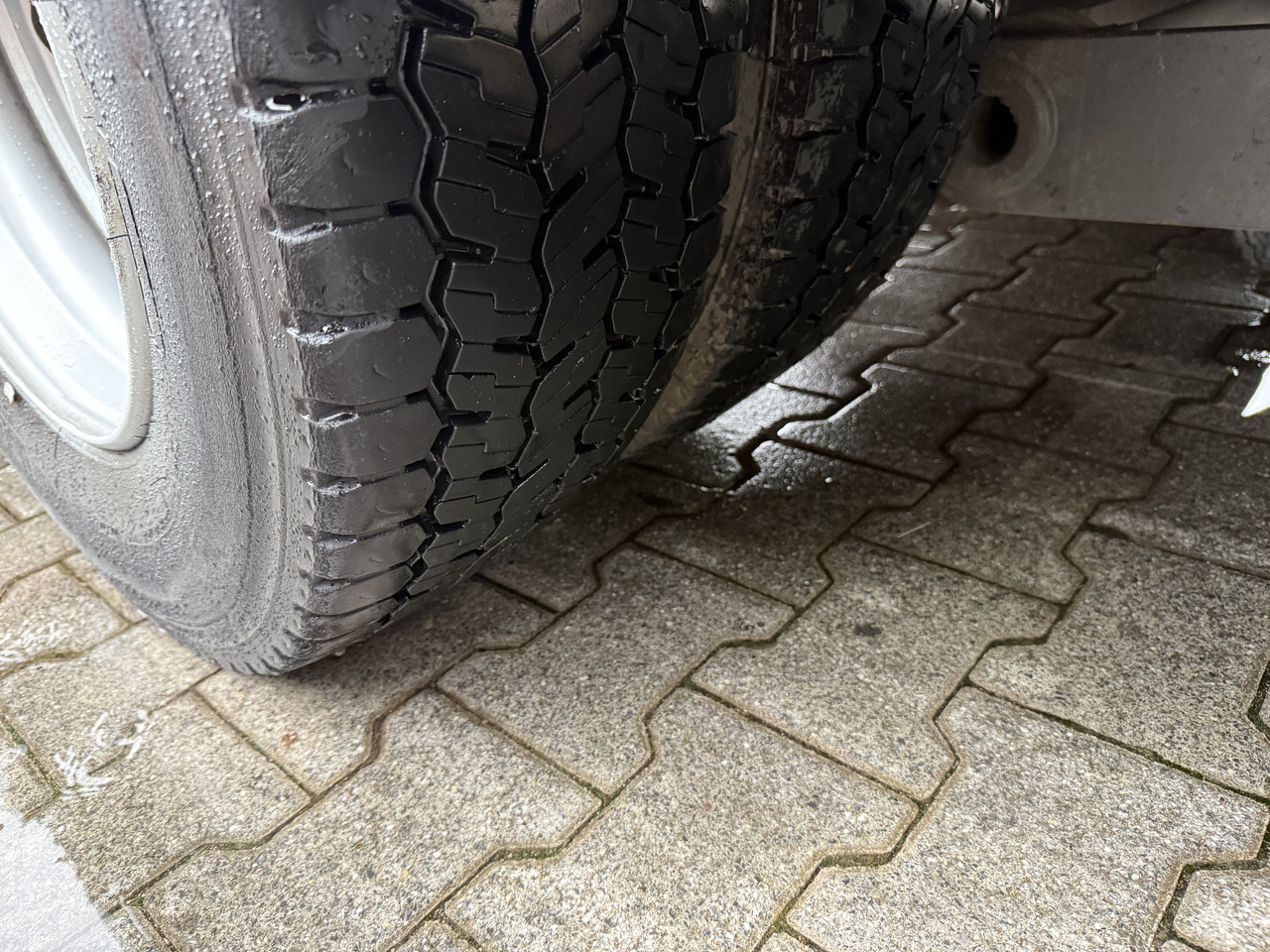 Mercedes-Benz Atego 1227 Kran MKG 96 - Camião de caixa aberta/ Plataforma, Caminhão grua: foto 3 Mercedes-Benz Atego 1227 Kran MKG 96 - Camião de caixa aberta/ Plataforma, Caminhão grua: foto 3