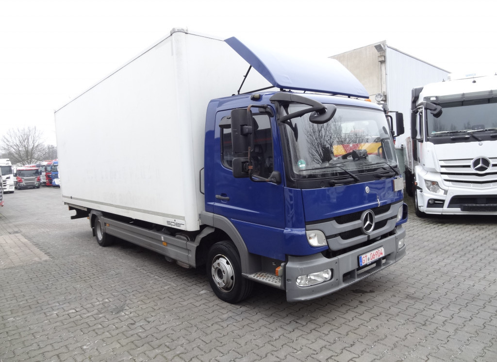 Mercedes-Benz Atego 822 - Caminhão furgão: foto 3 Mercedes-Benz Atego 822 - Caminhão furgão: foto 3
