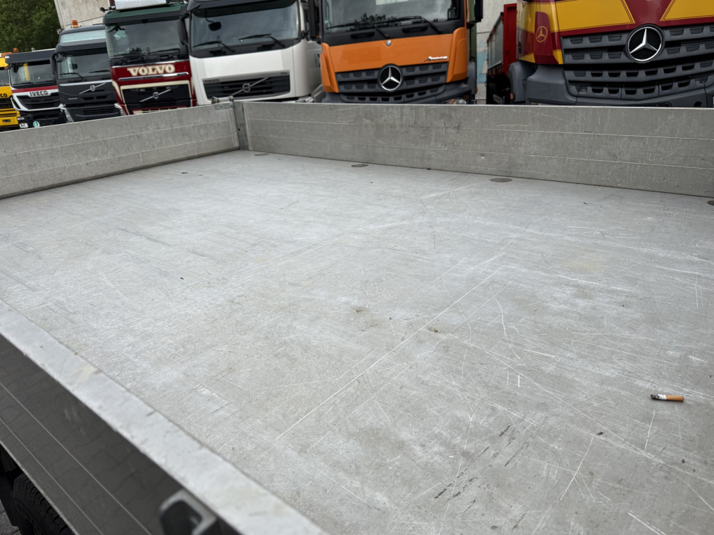 Mercedes-Benz Sprinter 516 Kipper mit Kran HMF 270 - Furgão basculante: foto 5 Mercedes-Benz Sprinter 516 Kipper mit Kran HMF 270 - Furgão basculante: foto 5
